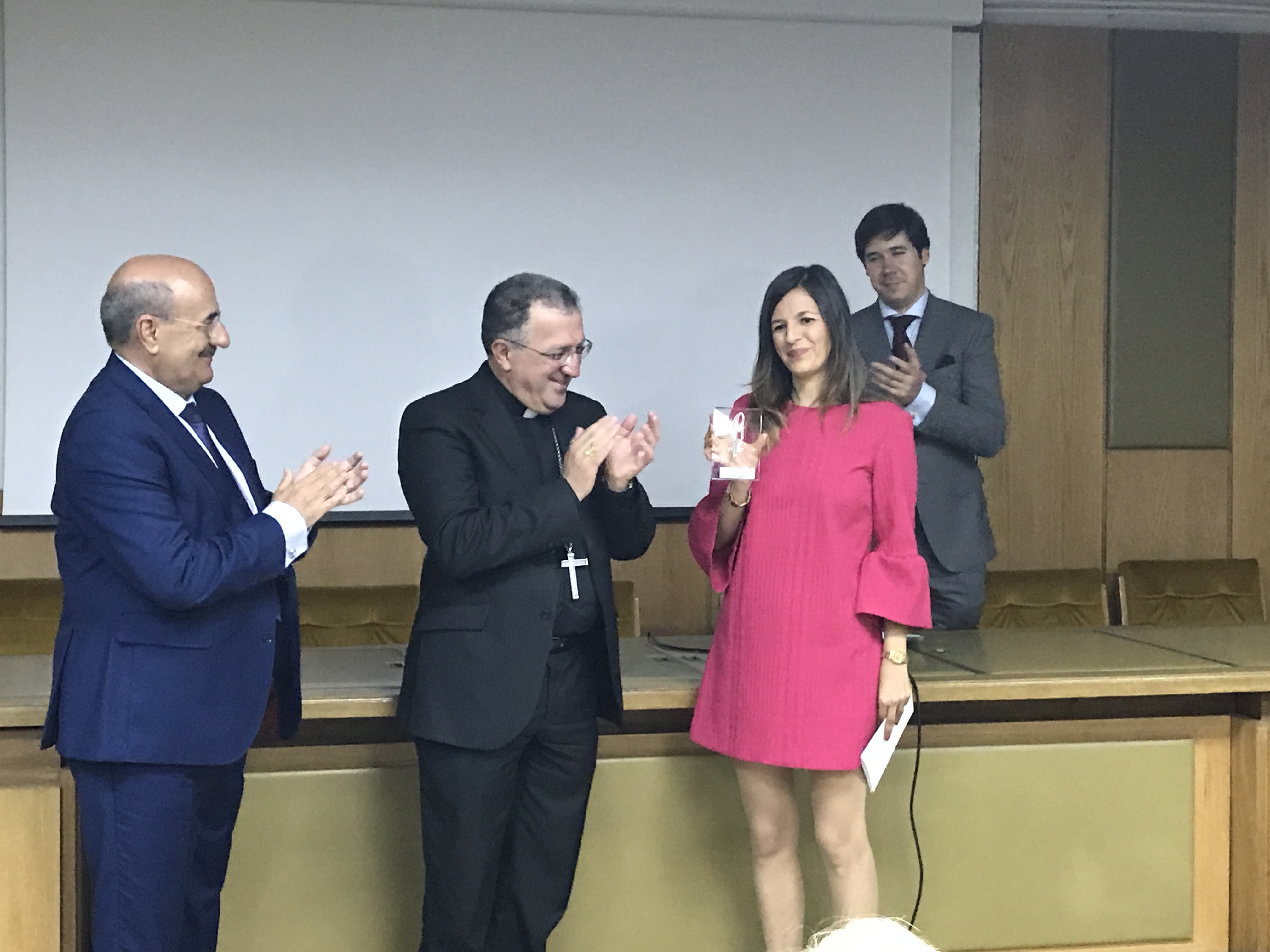 Premio «Lolo» de Periodismo a Irene Pozo, presentadora y productora de 13TV